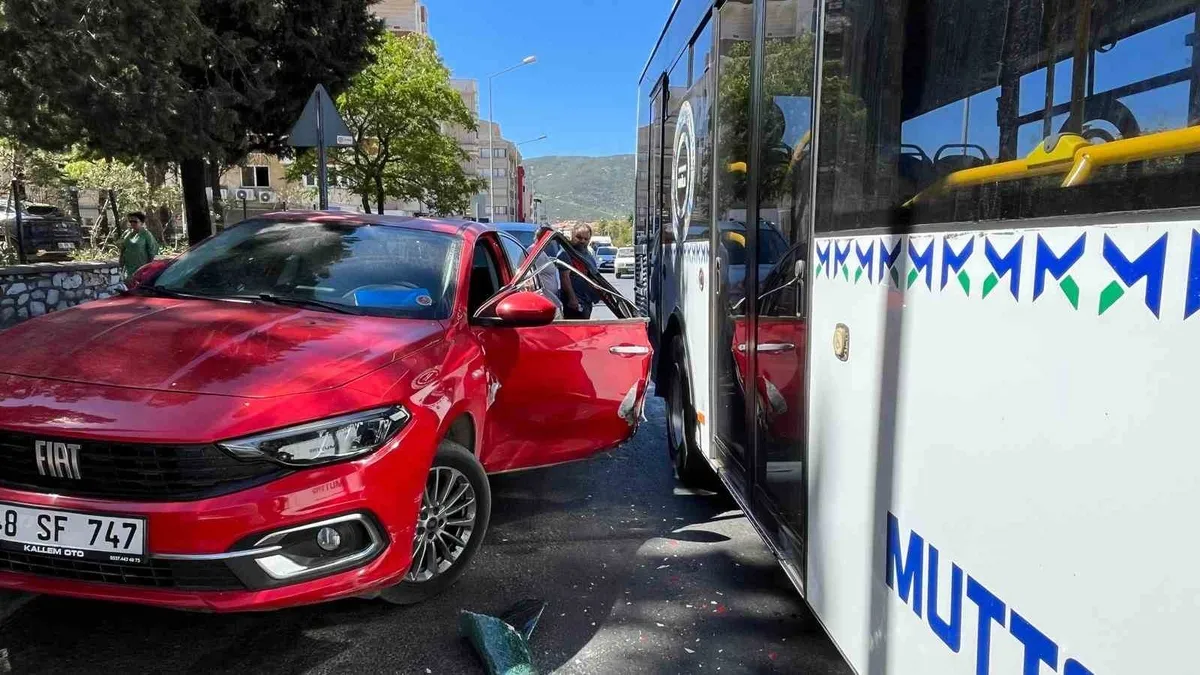 Açtığı kapıya belediye otobüsü çarptı