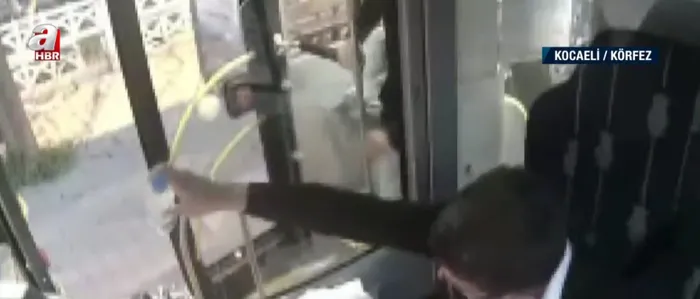 Yürekleri ısıtan anlar! Yolda ezan okununca birlikte iftar açtılar - 1