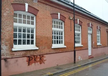 PKK yandaşları Londra'da camiye saldırdı