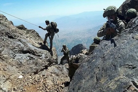 Kandil dört koldan kuşatıldı! Mehmetçik bölgede kuş uçurtmuyor - 1