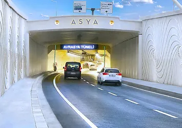 Avrasya Tüneli ve bazı yollar trafiğe kapatıldı