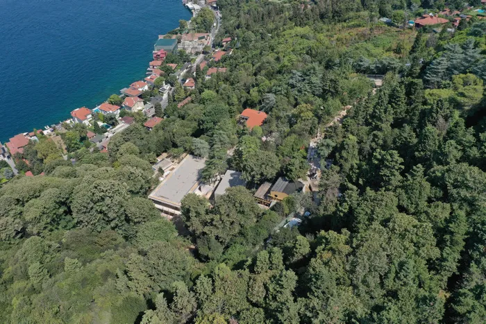 Boğaz’da izinsiz inşaata soruşturma! Vaniköy’deki yapıya İBB göz yumdu! İnşaatın sahibi Paris gezisinin sponsoru mu?