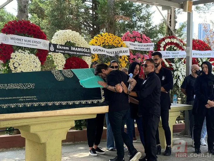 Ebru Gündeş’in annesi Müjgan Bilgin hayatını kaybetti! Cenazede ayakta duramadı