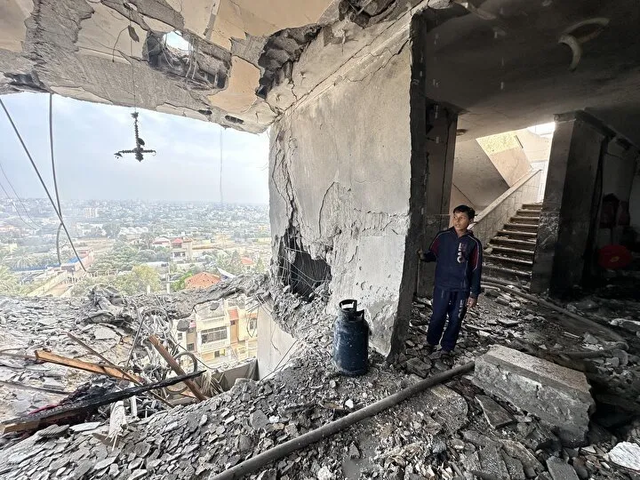 İşgalci İsrail kana doymuyor: Gazze’deki mülteci kampı yerle bir oldu! Ölenler arasında çocuklar da var