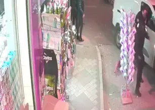 Küçükçekmece'de dehşet anları! "Dur" ihtarına uymadı: Kadını böyle ezdi