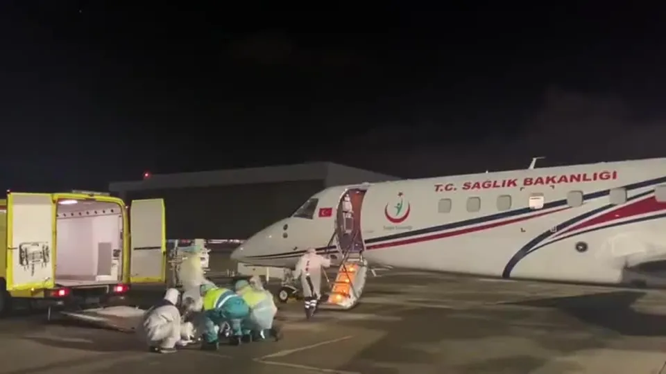 Hollanda’da Kovid-19 tedavisi gören Türk vatandaşı Türkiye’ye nakledildi