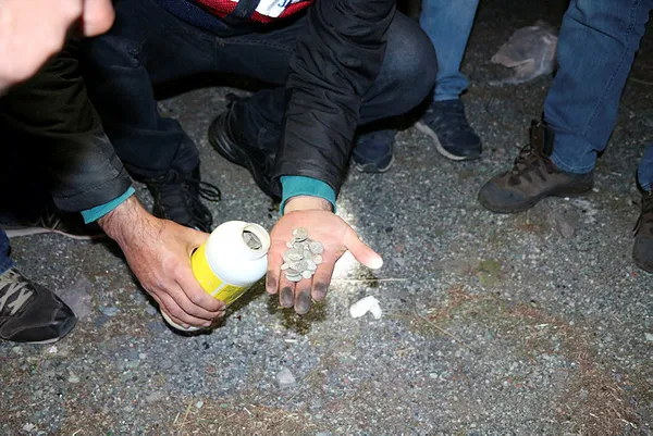 Ardahan'da operasyon! Osmanlı ve Bizans dönemine ait sikkeleri ilaç kutusunda kaçırırken yakalandılar - 4