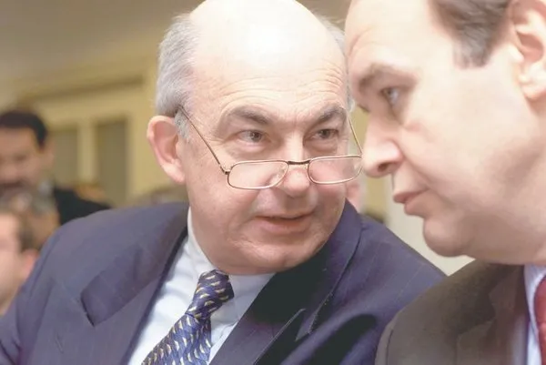 İşte CHP'nin '128 milyar dolar' yalanının sözcüsü Faik Öztrak'ın skandal geçmişi! Tek görevi Kemal Derviş'in çantasını taşımak değilmiş