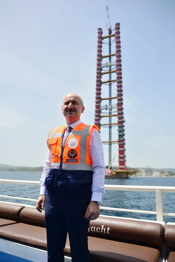 1915 Çanakkale Köprüsü'nün 318 metrelik çelik kuleleri tamamlandı