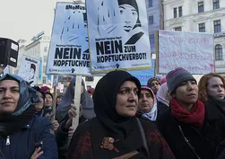 Avrupa'da ırkçılık ve ayrımcılık alarmı: Müslüman göçmenler hedefte!