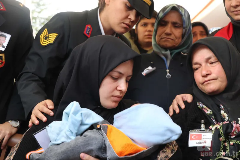 Teröristlerin aracını gasp edip, katlettiği veteriner hekim Mikail Bozlağan'a acı veda! Şehit babaya son bakış 23