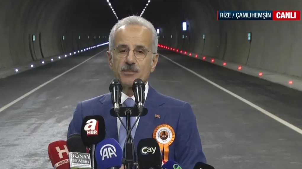 Bakan Uraloğlu, Çamlıhemşin Tüneli'nin açılış töreninde konuştu