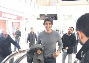İbrahim Kutluay'dan nispet gülüşü
