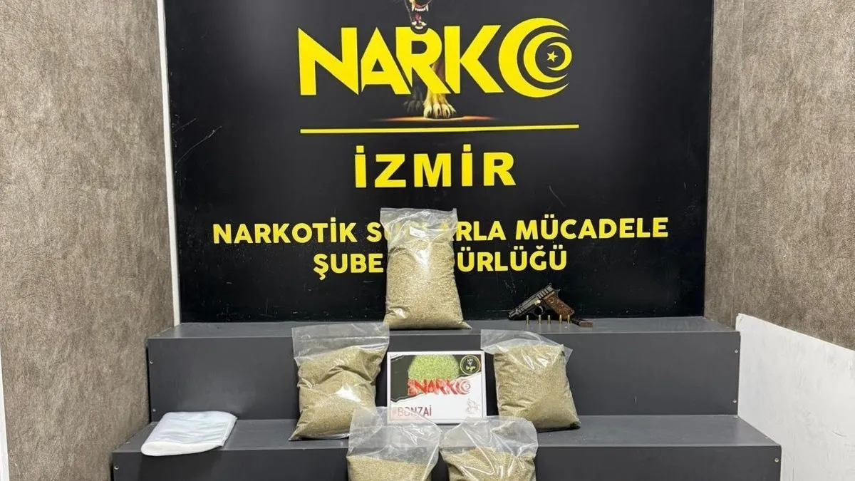 İzmir'de torbacılara operasyonda yüklü miktarda uyuşturucu ele geçirildi