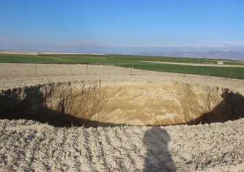 Konya'da dehşet veren görüntüler! Gölün rengi pembeye döndü