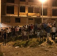 Söylenti alarma geçirdi! Mahalleli sosyal mesafeyi unuttu