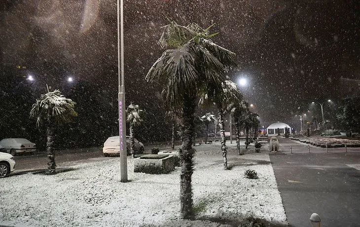 Meteoroloji peş peşe uyardı! İstabul’a kar ne zaman yağacak? Kapıya dayandı... 26 Ocak İstanbul hava durumu