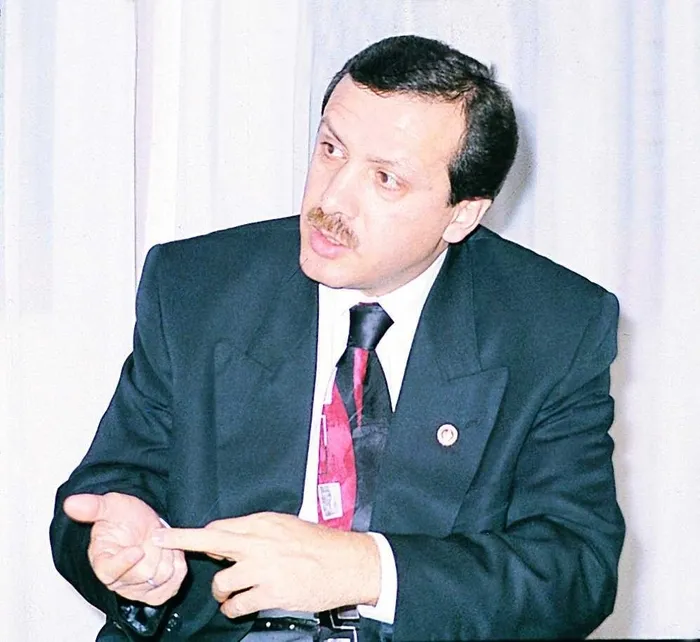 ak-parti-24-yasinda-parti-kapatma-davasindan-sandik-rekorlarina-1755074384046.jpeg Başkan Recep Tayyip Erdoğan'ın gençlik yıllarından bir kare (ahaber.com.tr)