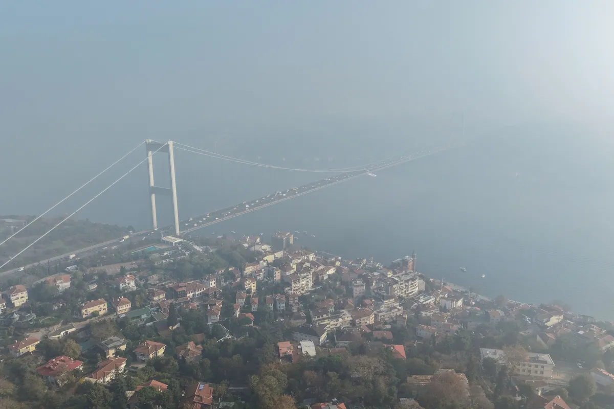 istanbul-hava-kirliligi-haziranda-yuzde-6-azaldi-1785328462886.jpg Haziran ayında en yüksek PM10 değeri, metreküp başına 53,11 mikrogramla Sultangazi 2 istasyonunda ölçüldü.