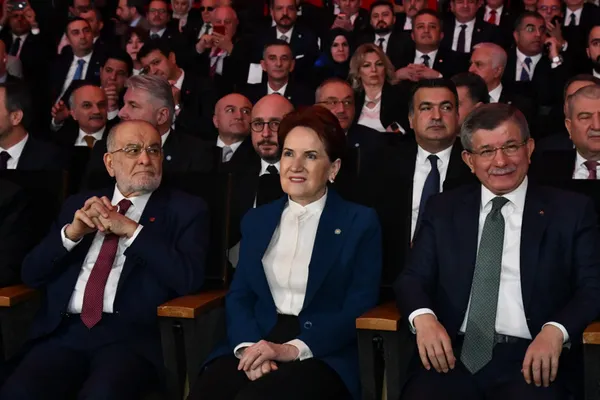 1675418405862.jpg İYİ Parti Genel Başkan Yardımcısı Ümit Özlale CHP Lideri Kemal Kılıçdaroğlu'nu topa tuttu | Adaylık çıkışı: Onay makamı değiliz - 5