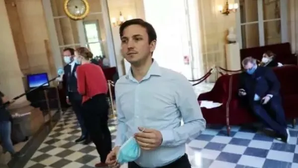 Macron’a abluka! Fransa’da sert eleştiri: Nijer’den çekilme kararı sonrası hedef altında