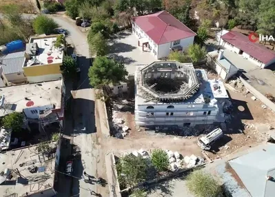 Adıyaman’da cami kubbesi çöktü: 5 yaralı