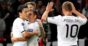 Podolski’den Mesut Özil paylaşımı