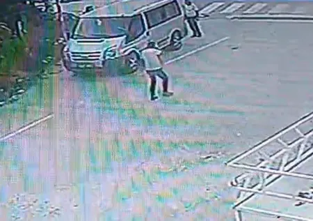 Burdur'da kanlı pusu! İş yeri önünde silahlı saldırıya uğradılar