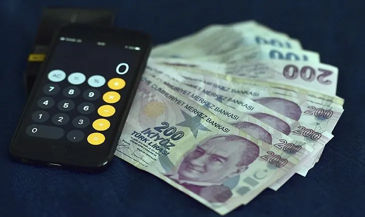 Czy nastąpi tymczasowy wzrost płacy minimalnej? Co się stanie z lipcowymi podwyżkami dla urzędników i emerytów? Faruk Erdem podał liczby w A Haber