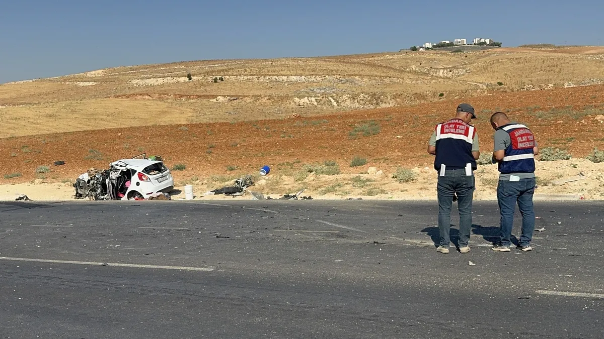 Gaziantep'te otomobil ile hafif ticari araç çarpıştı: 2 ölü, 4 yaralı - 1