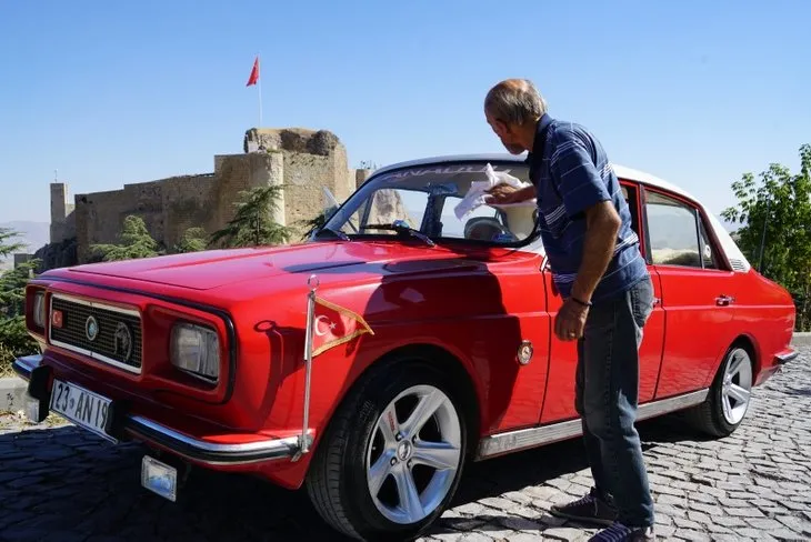 Hurdadan aldığı 1974 model Anadol marka otomobili muhteşem bir araca çevirdi