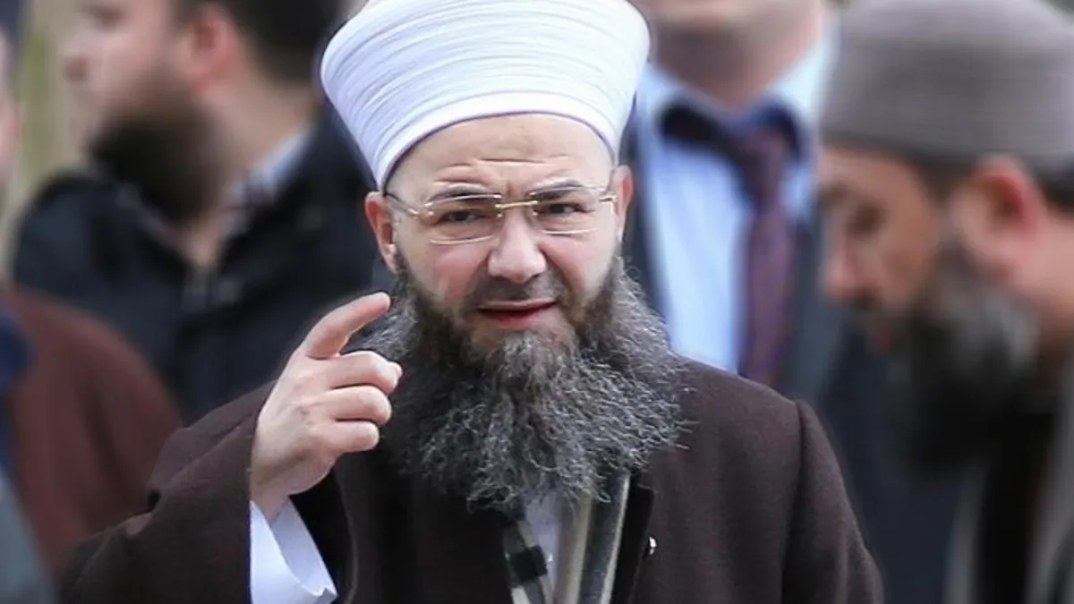 İstanbul'da Cübbeli Ahmet Hoca'ya saldırı kamerada! 1 gözaltı