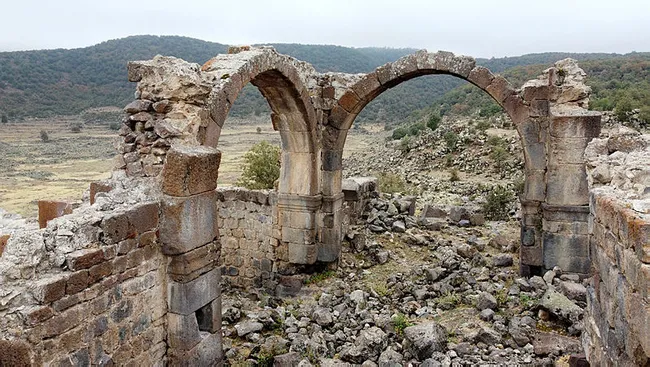 ic-anadolunun-efesi-olmaya-aday-mokissosta-kazilar-basladi-1632570656696.jpg İç Anadolu'nun "Efes"i olmaya aday Mokissos'ta kazılar başladı - 3