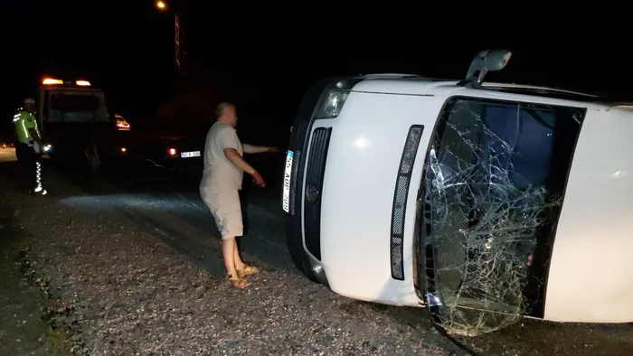 samsunda-iscileri-tasiyan-minibus-devrildi-18-kisi-yaralandi-1725213273134.jpg Samsun'da işçileri taşıyan minibüs devrildi: 18 kişi yaralandı - 1