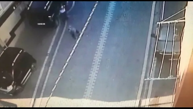 İstanbul’da 11 yaşındaki kız çocuğuna kapkaç şoku! O anlar kameraya yansıdı - 4