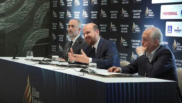 ilim-yayma-vakfi-mutevelli-heyeti-baskani-bilal-erdogan-amacimiz-turkiyedeki-akademik-calismanin-kalitesinin-a-1686753612012.jpg İlim Yayma Vakfı Mütevelli Heyeti Başkanı Bilal Erdoğan: Amacımız Türkiye'deki akademik çalışmanın kalitesinin artırılması