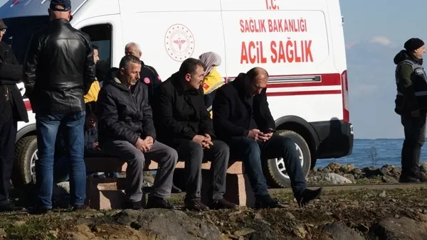 karadeniz-sahil-yolu-cayeli-trabzon-istikameti-ulasima-acildi-1701161630305.jpg
