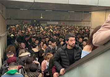İstanbullunun ulaşım çilesi bitmiyor! Mecidiyeköy'de arızalanan yürüyen merdiven ters yönde hareket etti: 3 kişi yaralandı