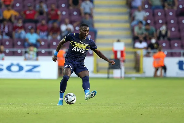 Fenerbahçe’de ayrılık yakın! Yıldız oyuncu teklifleri değerlendiriyor