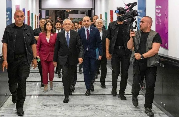 1684299982306.jpeg Seçim gecesi CHP Genel Merkezi’nde ne oldu? Ekrem İmamoğlu ile Mansur Yavaş'tan darbe - 6