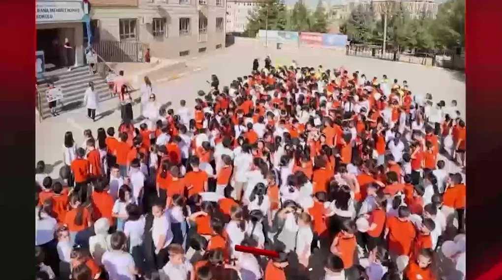 BARIŞ GÜVERCİNLERİ UÇURDULAR