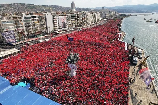 izmire-egenin-en-buyugu-dev-saglik-kampusu-bayrakli-sehir-hastanesi-aciliyor-1682776331571.jpg İzmir'de tarihi kalabalık! Başkan Erdoğan'dan Gündoğdu Meydanı'nda önemli açıklamalar - 8