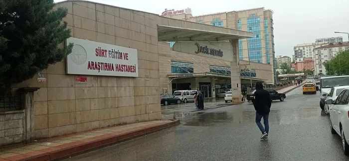 siirtte-ogrencilerin-bicakli-kavgasinda-kan-akti-1i-agir-3-yarali-1715084442947.jpeg Siirt'te öğrencilerin bıçaklı kavgasında kan aktı: 1'i ağır 3 yaralı - 1