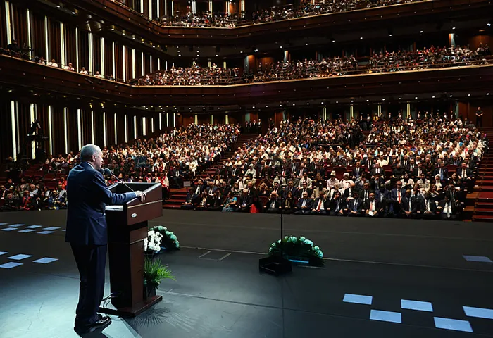 baskan-erdogan-genclerimizi-populer-kulturun-insafina-birakamayiz-1728390124259.jpg Başkan Erdoğan: Gençlerimizi popüler kültürün insafına bırakamayız - 1