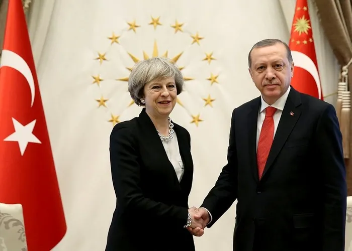Cumhurbaşkanı Erdoğan, İngiltere Başbakanı May'i kabul etti - 4