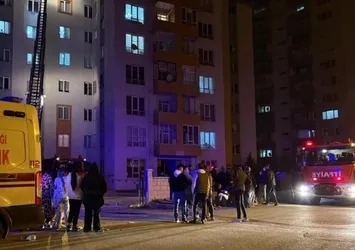 Bina koridorunda yangın paniğe neden oldu!