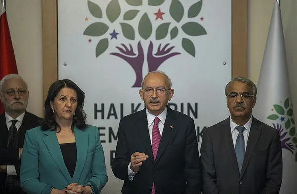 HDP ziyaretinde Kılıçdaroğlu’ndan Kürtçe yalanı! Eline tutuşturulan emirleri tek tek okudu...