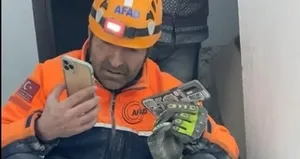 Yüzyılın felaketinde yürekleri ısıtan kurtarma anları!