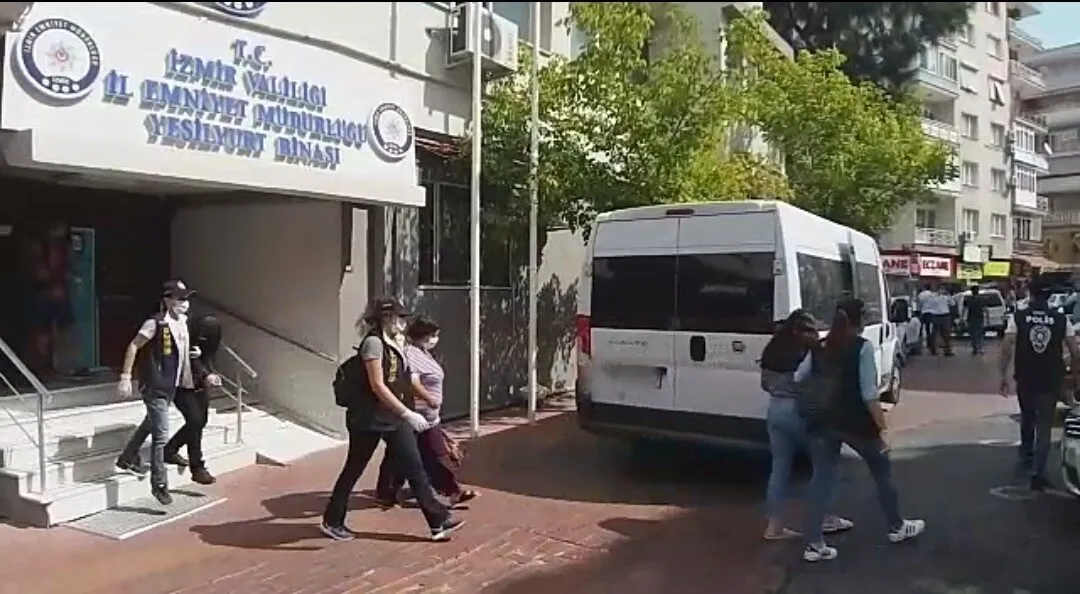 Son Dakika Izmir De Ucuz Otel Tuzagina Operasyon 18 Kisi Gozaltina Alindi