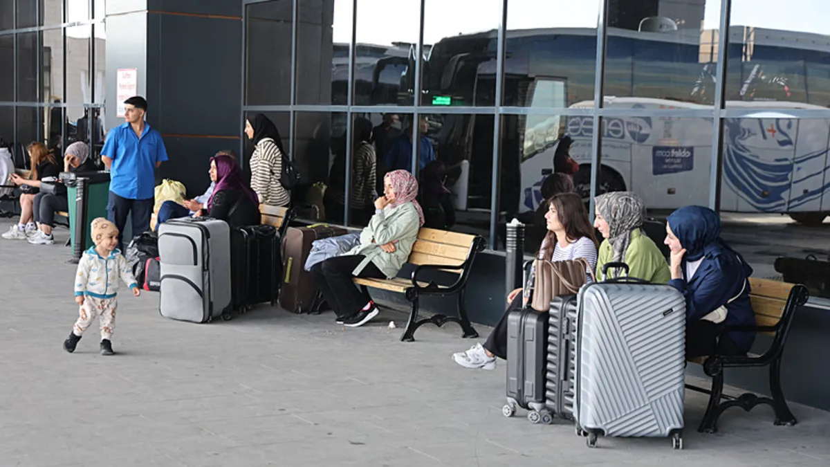 Bayram tatilinin son gününde otogarda yoğunluk